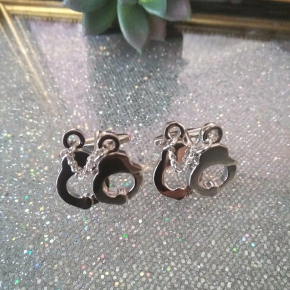 Sale💕Handcuff cufflinks - Picture 4 of 5